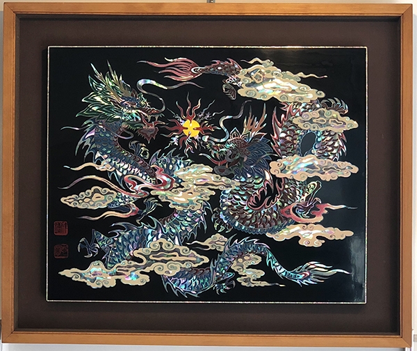 쌍룡운문나전색옻칠장식화(雙龍雲紋螺鈿彩漆裝飾畵)